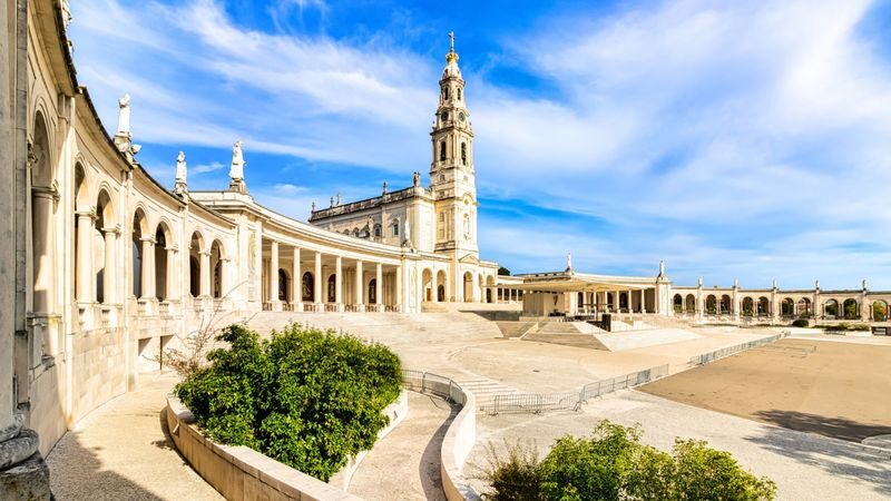 Lisbon Nazaré & Fátima Full-Day Small Group Guided Tour - What to know before you go