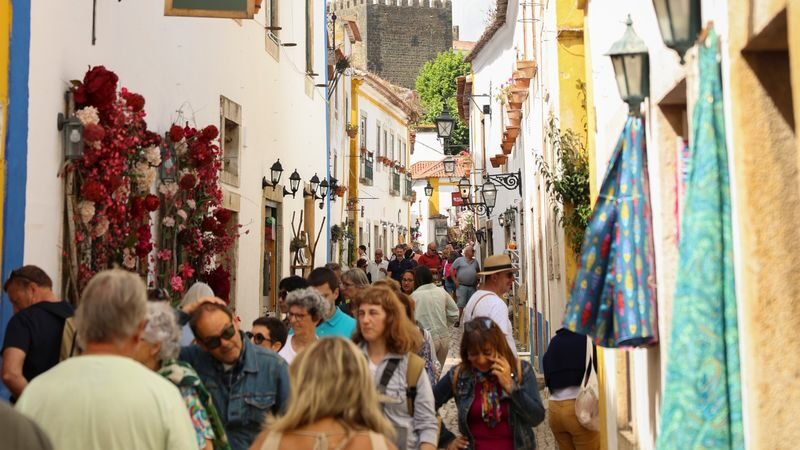 Lisbon Nazaré & Fátima Full-Day Small Group Guided Tour - What the small-group guide changes