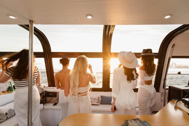 Lisbon: New Year's Cruise with DJ, Open Bar, Snacks and Wine - Who Will Love This Experience?