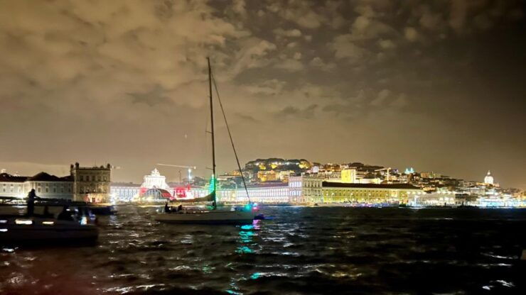 Lisbon: New Year'S Eve Firework Sailing Tour With Champagne - Tour Details