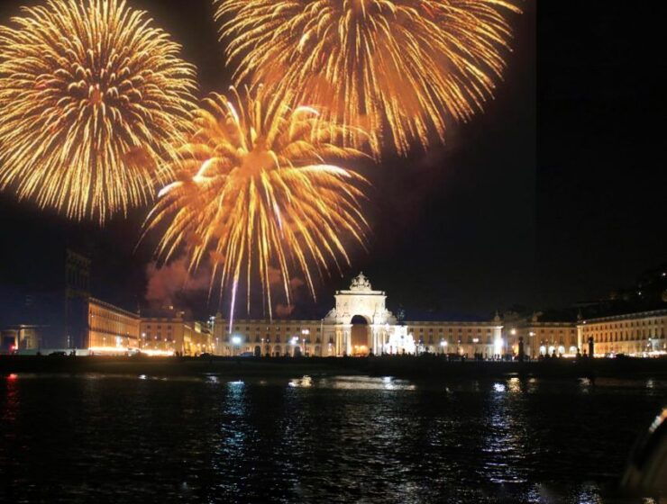 Lisbon: New Year's Eve Fireworks Tagus River Sailing Cruise - About the Activity