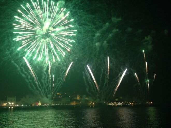 Lisbon: New Year's Eve Fireworks Tagus River Sailing Cruise - Inclusions: Cheese, Wine, and King Cake