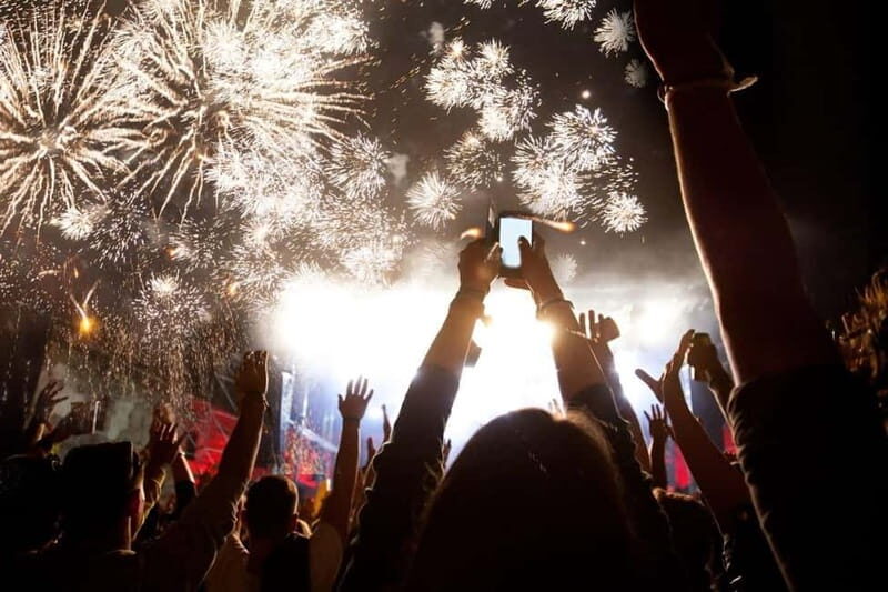 Lisbon: New Year's Eve Private Boat with Open Bar - FAQ