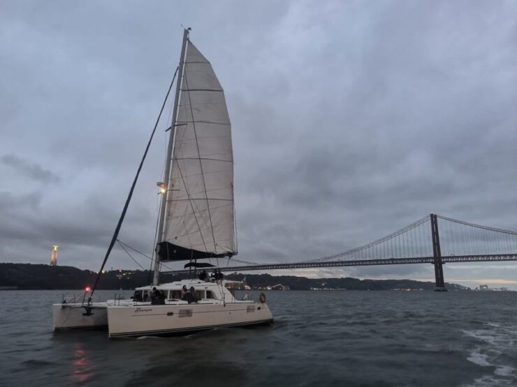 Lisbon: New Year's Eve Tagus River Cruise With Open Bar - Experience Details