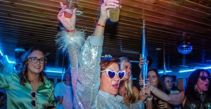 Lisbon: New Years Eve With Live Dj Fireworks & Open Bar - Boat Party With Live DJ