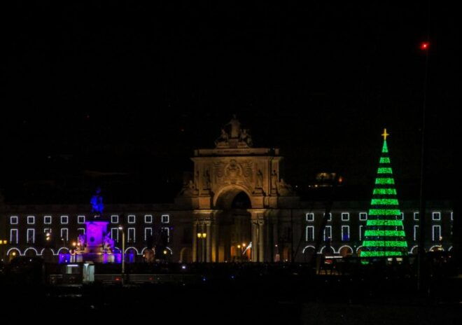 Lisbon: New Years Eve With Live Dj Fireworks & Open Bar - Panoramic Views of Lisbon From the Tagus River