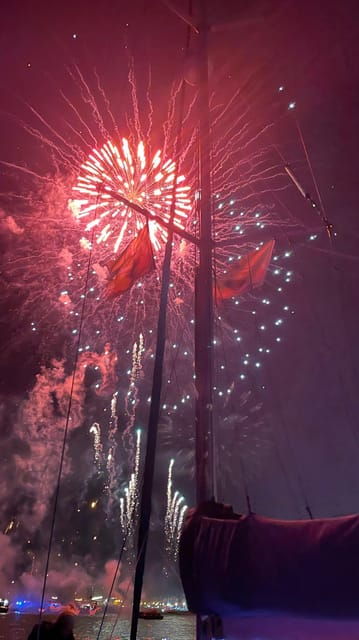 Lisbon: New Year's party on sailboat tour 2025 to 2026 - Good To Know