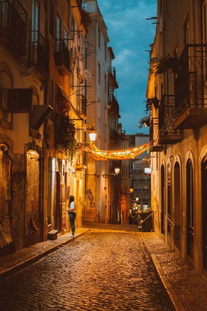 Lisbon Night Walking Tour in Alfama! - Tour Duration and Guide Availability