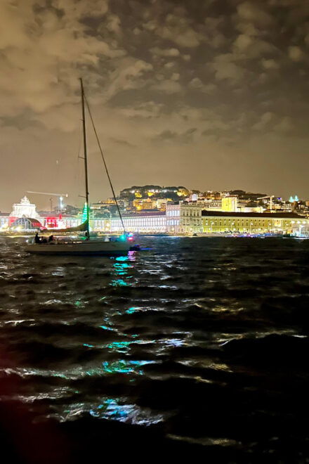 Lisbon: NYE Fireworks Private Sailing Tour With Champagne - Tour Experience Highlights
