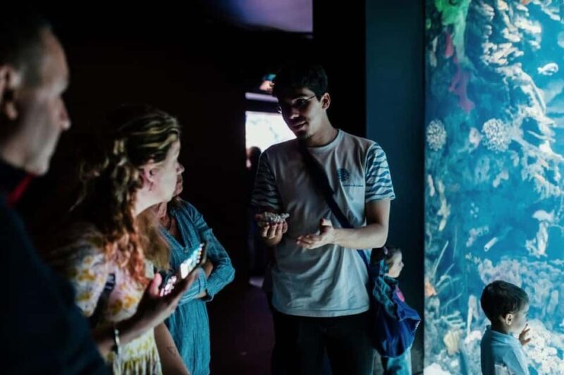 Lisbon: Oceanário de Lisboa Guided Tour & Behind the Scenes - Starting the Tour: Guided Exploration