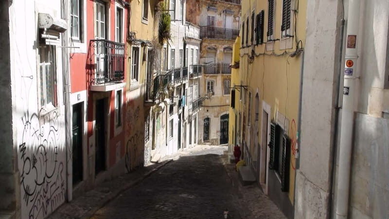 Lisbon: Off the beaten path Downtown Walk with a Local - Discovering Lisbon’s Offbeat Corners