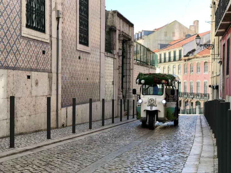 Lisbon: Old City Standard Private Guided Tour by Tuk-Tuk - Itinerary