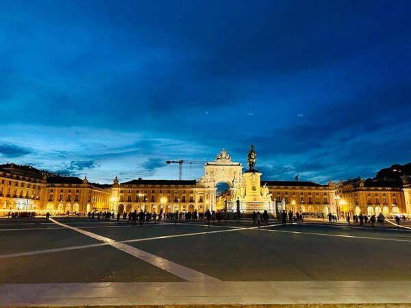 Lisbon: Old Town and Belem Tuk Tuk Tour 3hours - Language