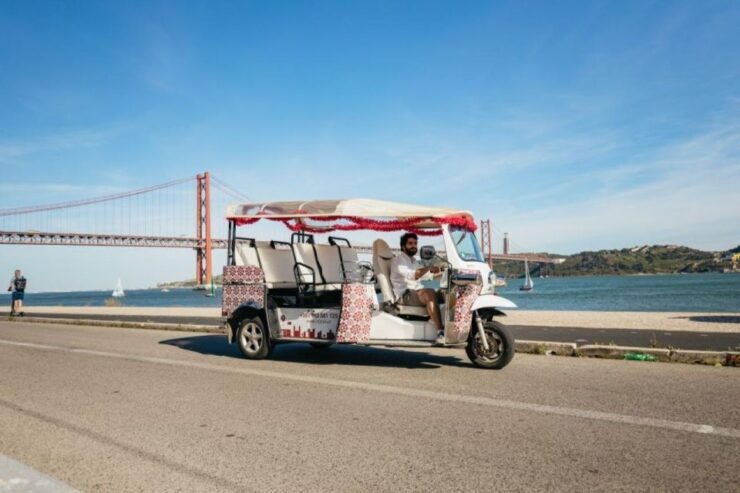 Lisbon Old Town & Belém Sightseeing Tour by Tuk Tuk - Sightseeing Experience