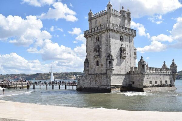 Lisbon - Old Town Private Walking Tour - Admire Iconic Squares and Landmarks