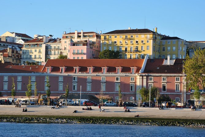 Lisbon Old Town Sailng Cruise- 2h Small Group Tour, With a Drink Included - Common Questions