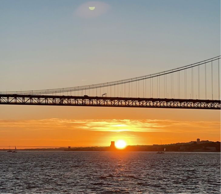 Lisbon: Overnight and Sailing Romantic Sunset Experience - Experience Itinerary