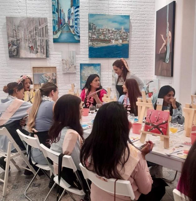 Lisbon: Paint and Sip in an Art Gallery With Portuguese Wine - Wine and Painting Workshop Highlights