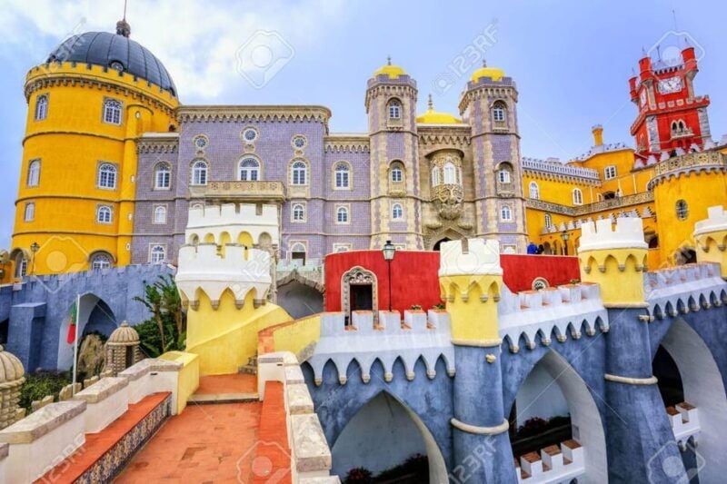 Lisbon: Pena Palace, Sintra, Cabo da Roca, & Cascais Tour - Transport and guide quality