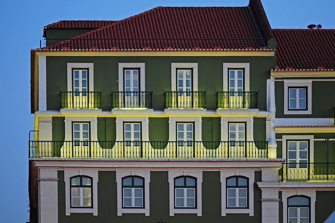 Lisbon Photo Private Night Tour - Meeting and Pickup