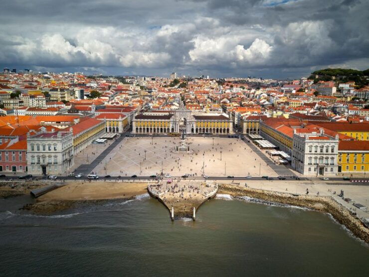 Lisbon: Porto Private Transfer With Stops in 3 Cities - Tour Itinerary Highlights