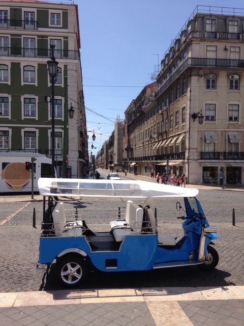 Lisbon: Private Guided Tour of Historical Center by Tuk Tuk - Reservation Options