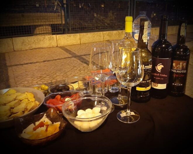 Lisbon: Private Highlights Tuk-Tuk Tour With Tapas and Wine - Tour Duration and Price