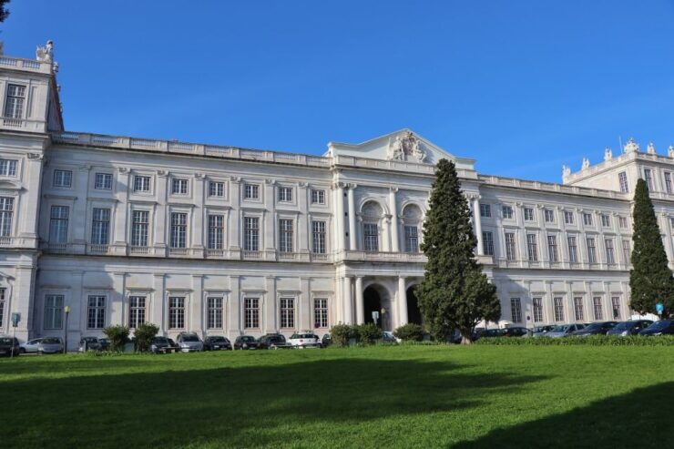Lisbon: Private Historical Tour to Queluz and Ajuda Palaces - Tour Details