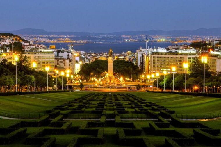 Lisbon: Private Lisbon by Night Tour with Local Guide - The Sum Up