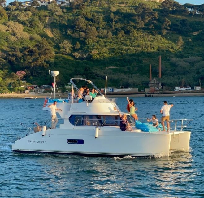 Lisbon: Private Luxury Catamaran Tour with Welcome Drink - What’s Included and What’s Not?