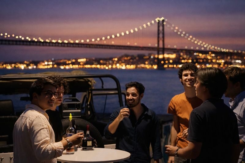 LISBON PRIVATE NIGHT EXPERIENCE in a Jeep with FOOD & DRINK Tastings - A private Jeep ride through night-time Lisbon