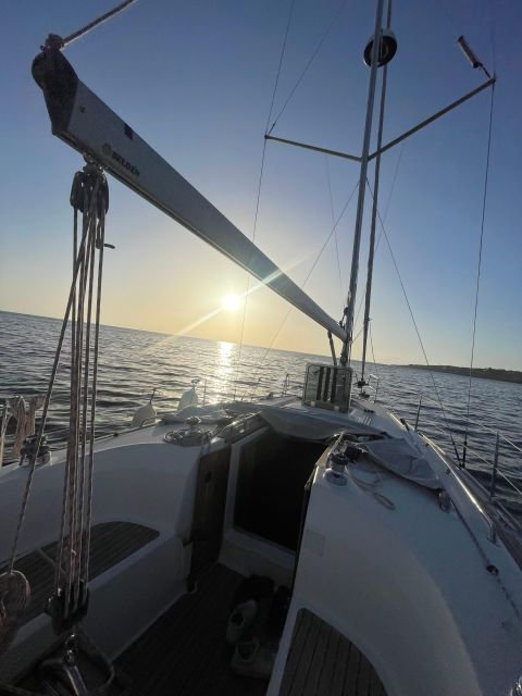 Lisbon: Private Sunset Experience by Sailboat - Magical Sundown at Santo Amaro