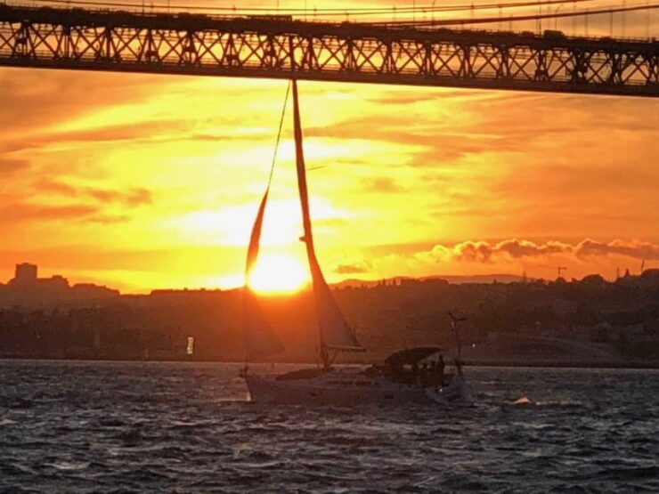 Lisbon: Private Sunset Sailing Tour With Champagne - Experience Highlights