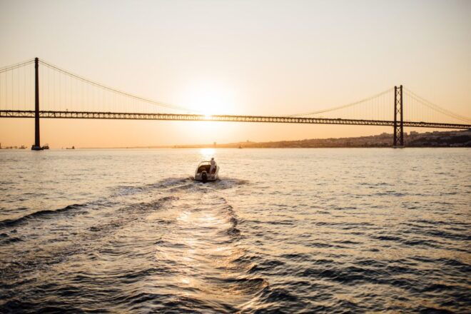 Lisbon: Private Tejo River Boat Tour for up to 4 People - Inclusions