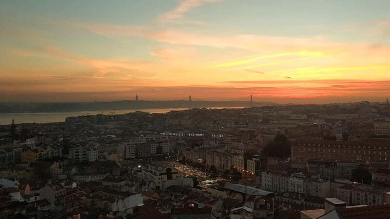 Lisbon: Private Tour in a Piaggio Ape Calessino - Exploring Lisbon in Style: The Piaggio Ape Calessino Experience