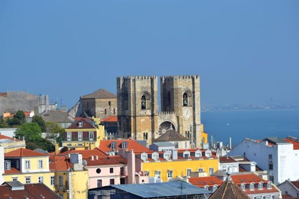 Lisbon Private Tour in Spanish - Group Size and Languages