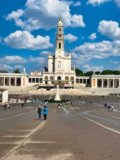 Lisbon: Private Transfer to Porto With Stops Until 3 Cities - Tour Itinerary and Highlights
