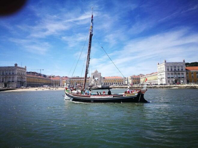 Lisbon: River Tagus Sightseeing Cruise in Traditional Vessel - Highlights