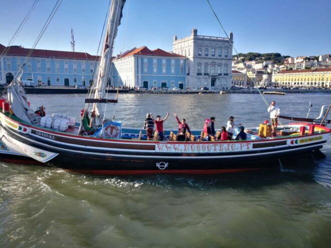 Lisbon: River Tagus Sightseeing Cruise in Traditional Vessel - Review Summary
