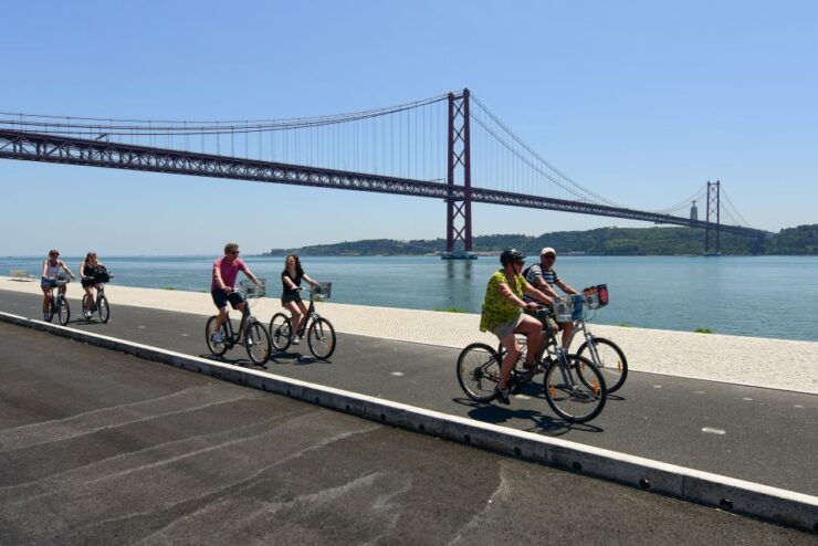 Lisbon: Riverside Light Bicycle Tour in Dutch - Experience Highlights