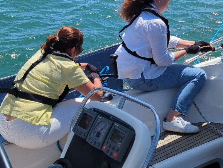 Lisbon: Sailing Initiation - 2 or 4 hours - FAQ