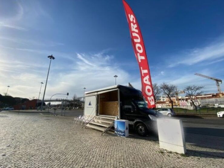 Lisbon: Sailing Tour by Night - Experience Highlights