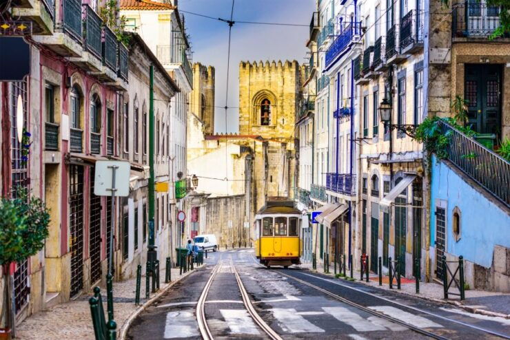 Lisbon: Saint George's Castle Entry & City Self-Guided Tours - Experience Highlights