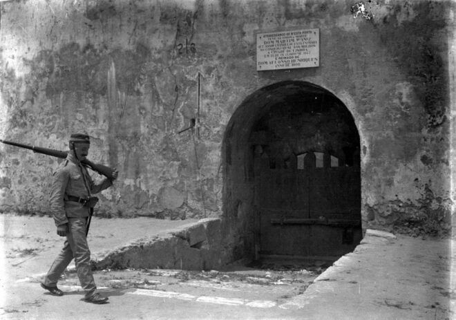 Lisbon: Saint Georges Castle Guided Tour With Entry Ticket - Inclusions and Services Provided