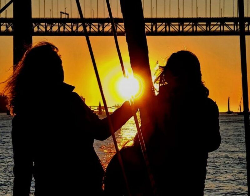 Lisbon: Scenic Day & Sunset Boat Tour with a Drink - Good To Know