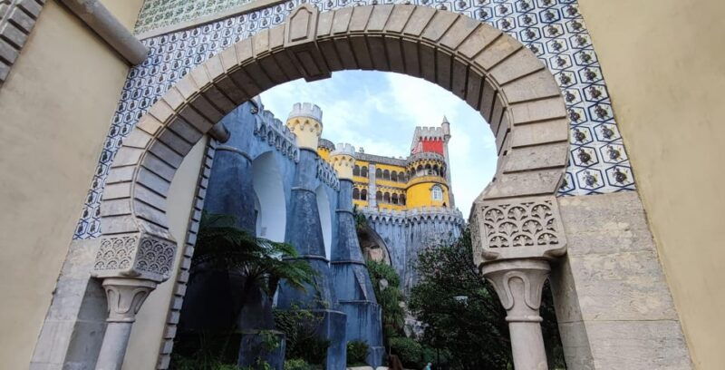 Lisbon: Sintra, Pena, Cabo da Roca, Guincho, Cascais, Estoril. Up to 6 people. - Why This Tour Works Well