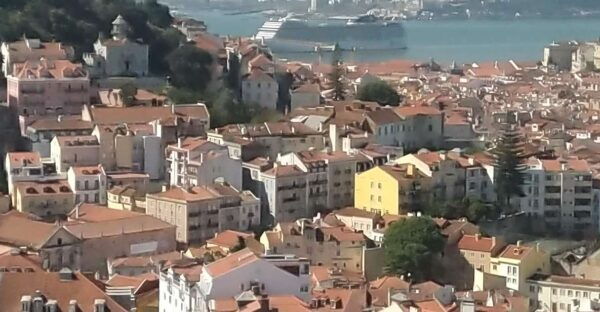 Lisbon Small Group Tour: the City of 7 Hills + King Crist - The Sum Up