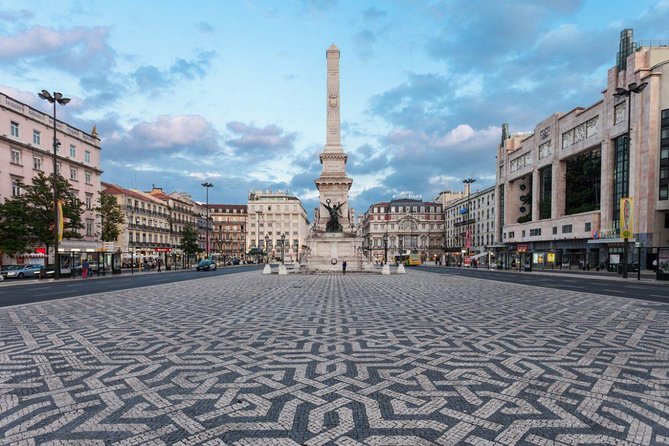 Lisbon Small-Group Walking Tour and Bar Crawl - Experience Details