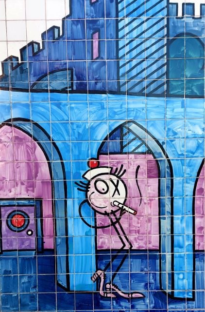 Lisbon Street Art Lovers Walk - Tour Duration and Guide Options