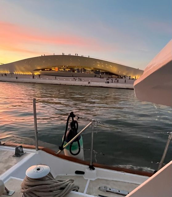 Lisbon: Sunset Boat Cruise Tour With Drinks - Tour Highlights